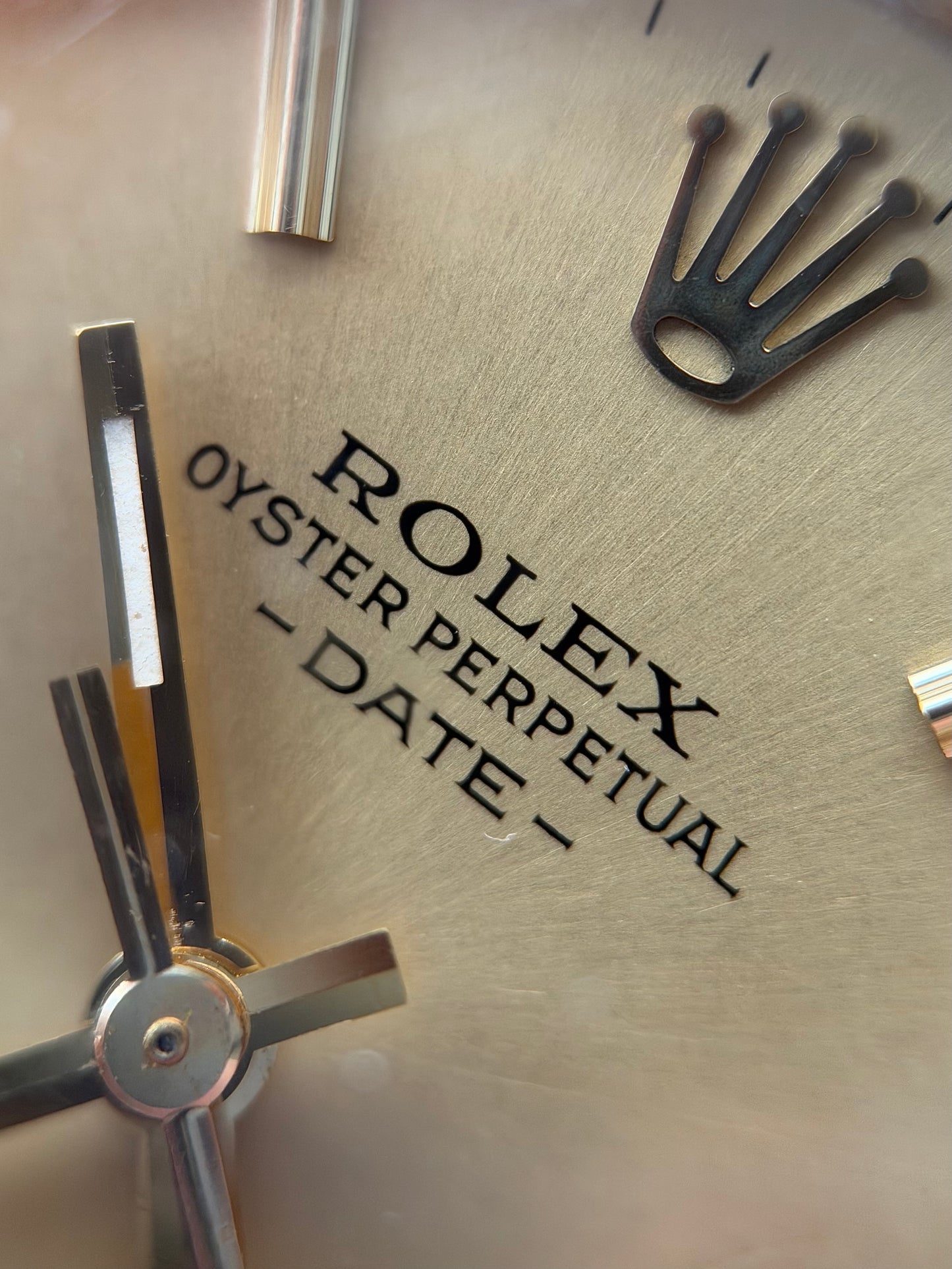 Rolex Oyster Perpetual Date Solid Gold 15007 Full Set 1985 on Solid Gold Riveted Bracelet