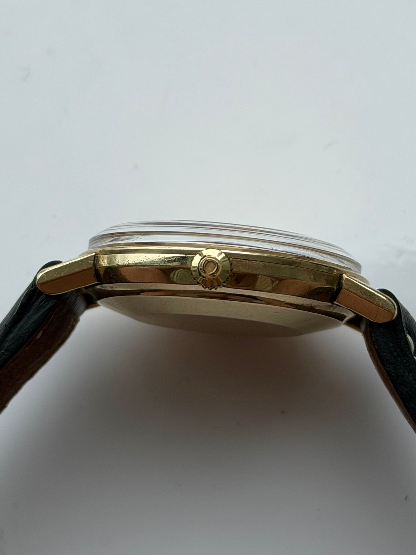 Omega Geneve Solid 14k Gold Minute Track Dial 1970s