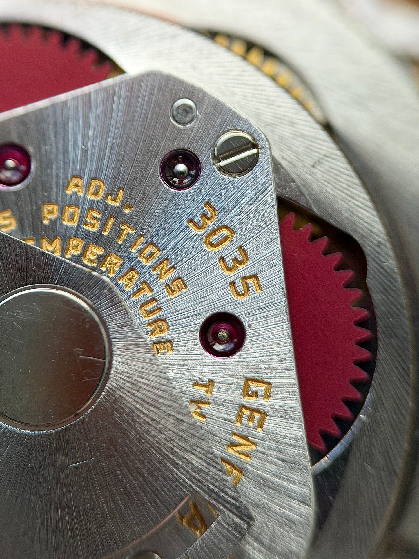 Rolex Oyster Perpetual Date Solid Gold 15007 Full Set 1985 on Solid Gold Riveted Bracelet