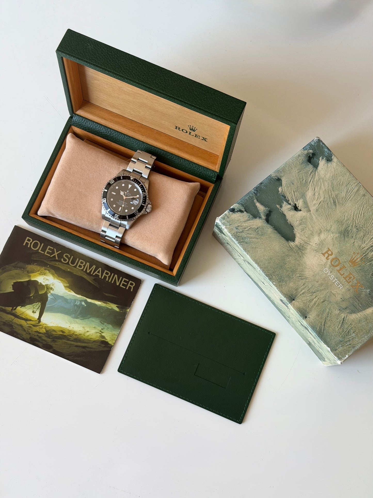 Rolex Submariner Date Rehaut 2007 16610T “Four Liner” with Box + Booklets