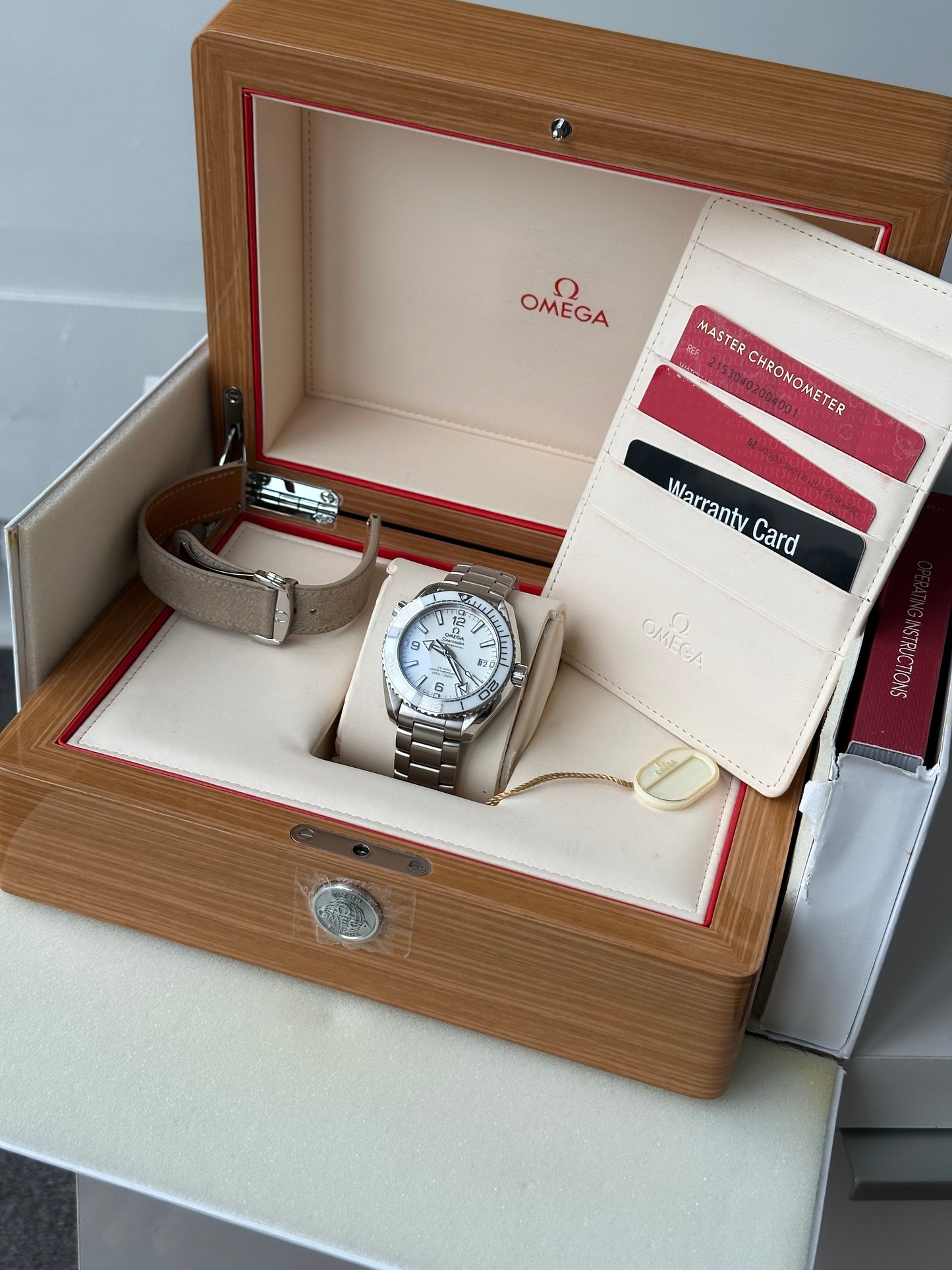 Omega Seamaster Planet Ocean White Ceramic 39.5mm Full Set