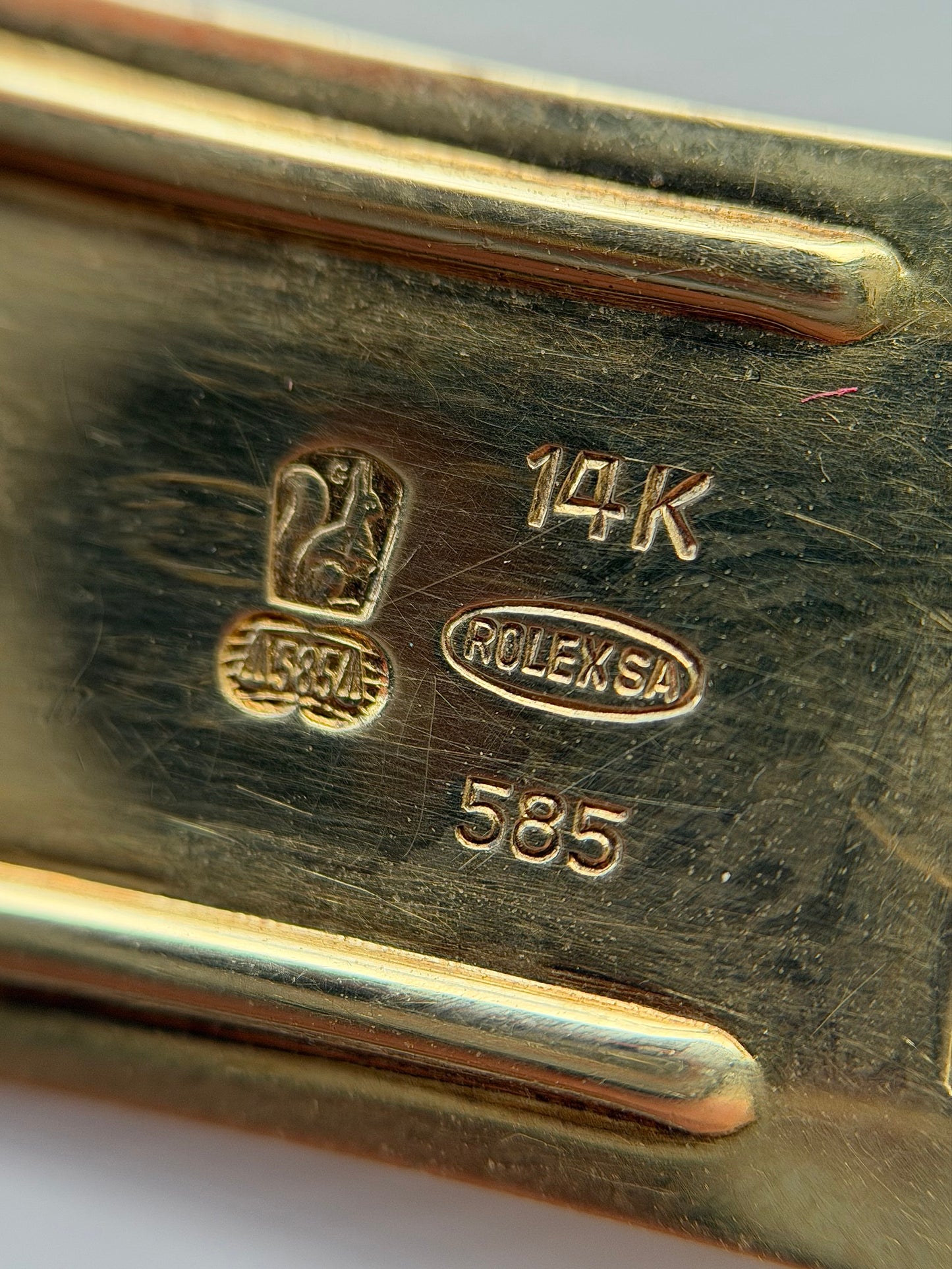 Rolex Oyster Perpetual Date Solid Gold 15007 Full Set 1985 on Solid Gold Riveted Bracelet