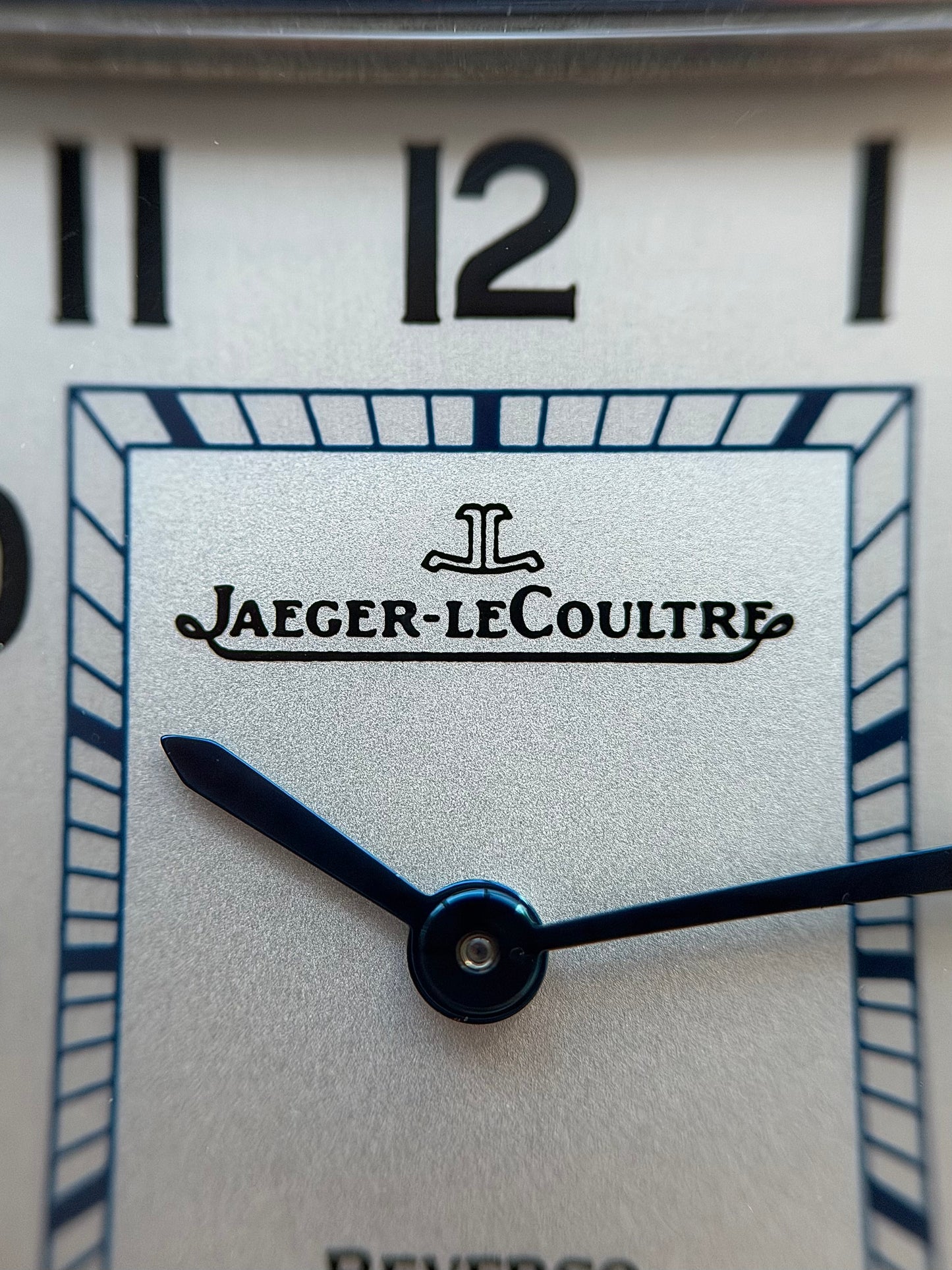 Jaeger-LeCoultre Reverso Classique on Bracelet 252.8.86 with Box