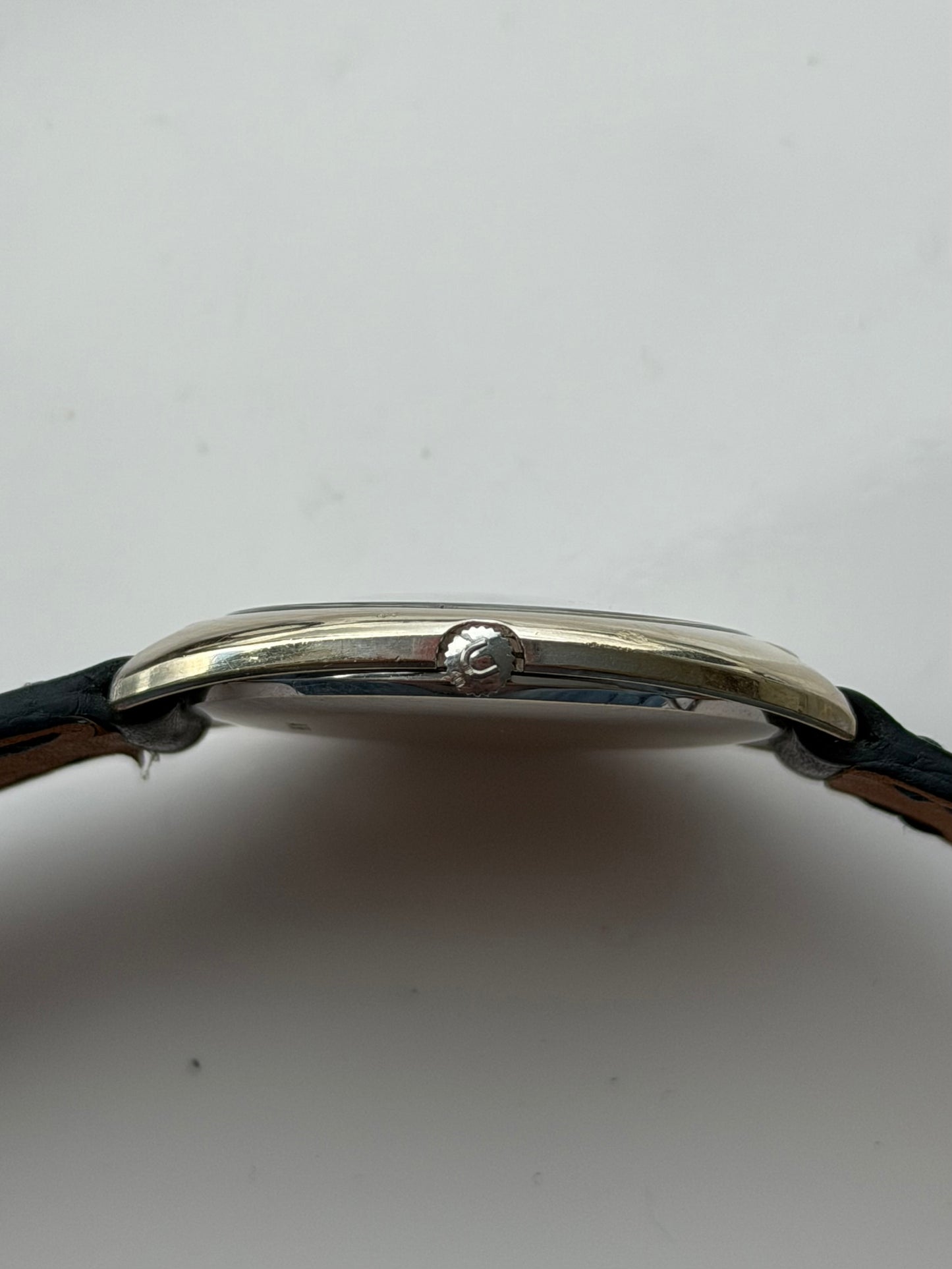 Universal Geneve White Shadow “Star Dust” Dial 1970s