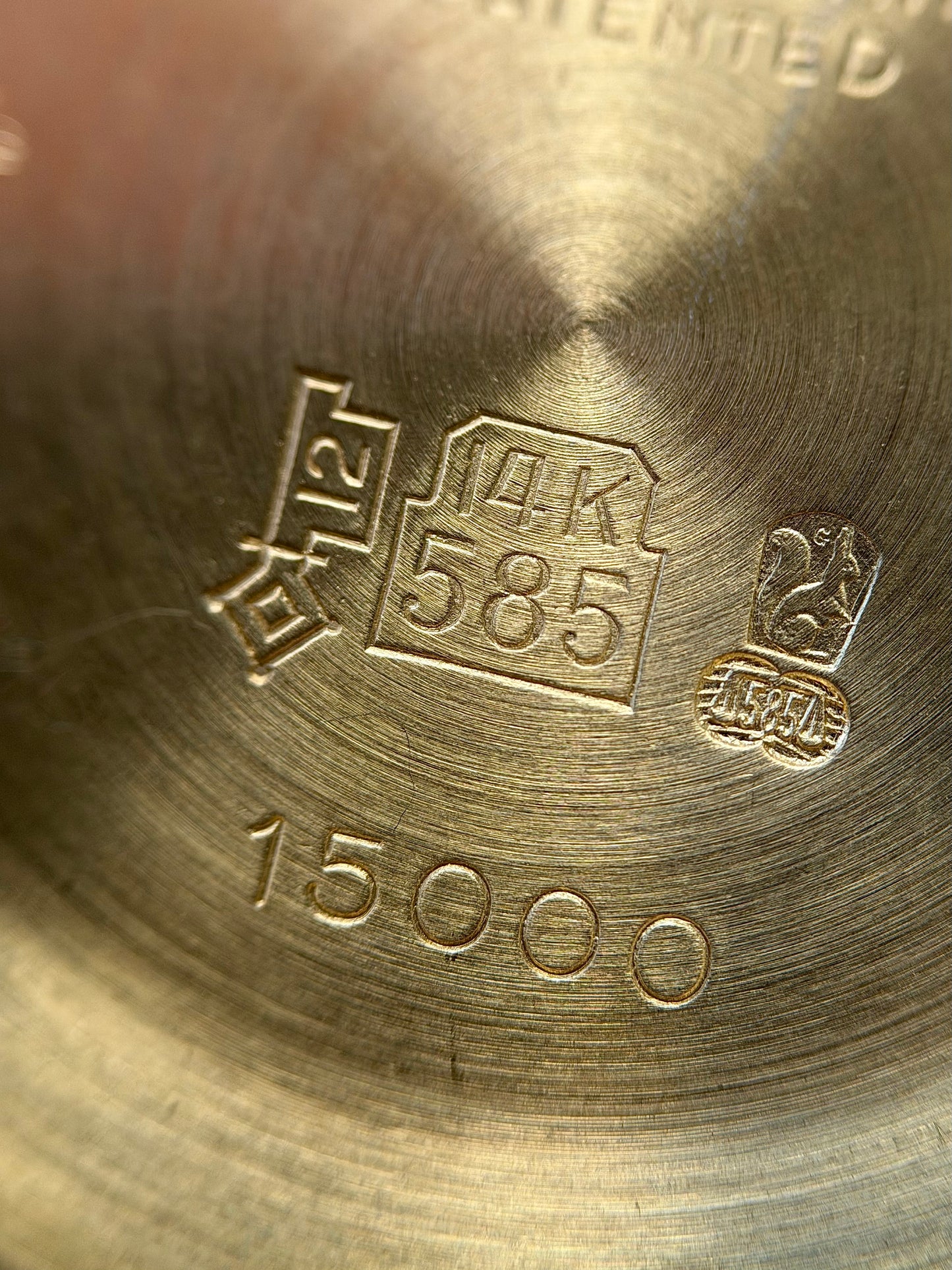 Rolex Oyster Perpetual Date Solid Gold 15007 Full Set 1985 on Solid Gold Riveted Bracelet