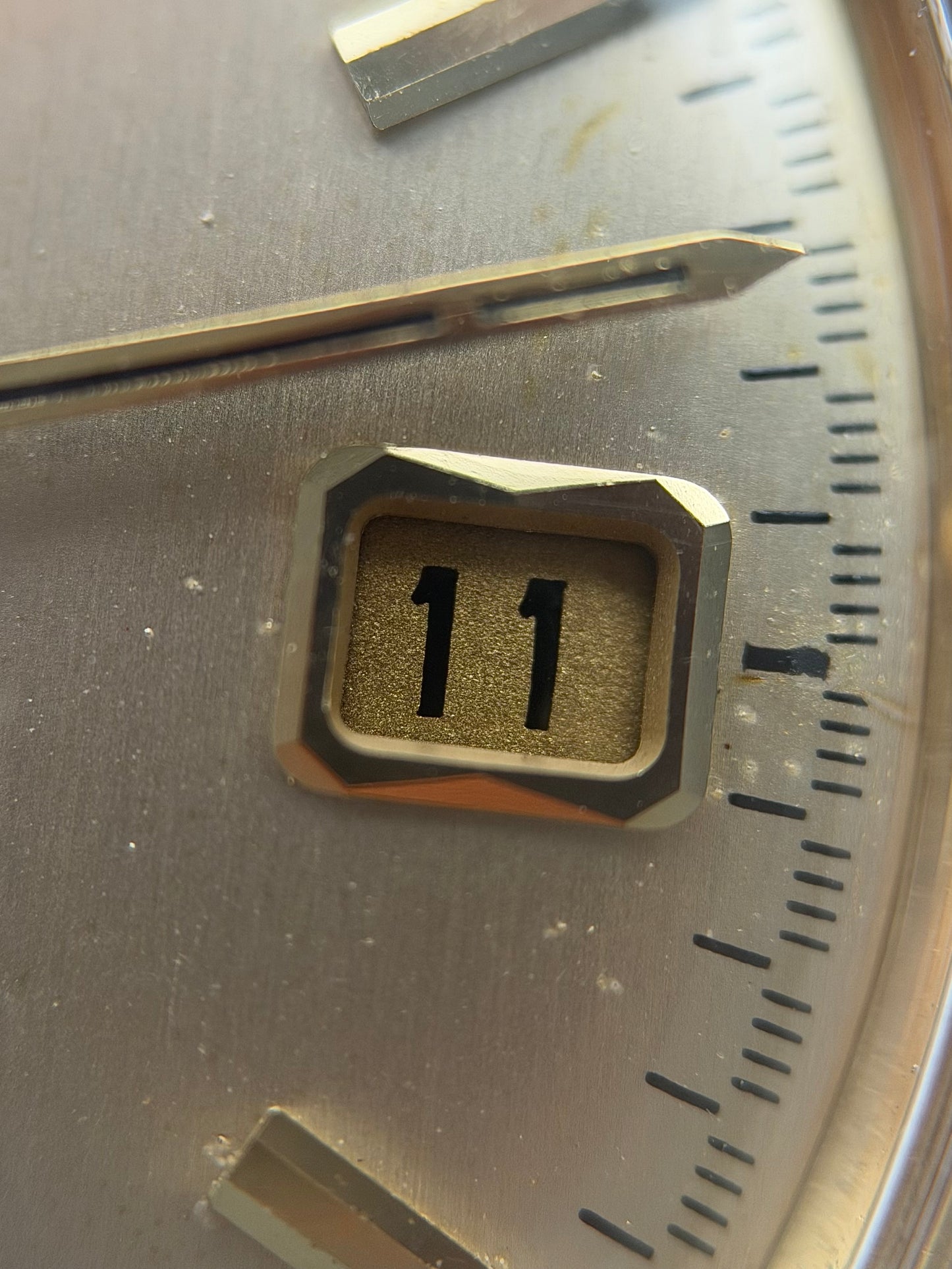 Omega Geneve Solid 14k Gold Minute Track Dial 1970s