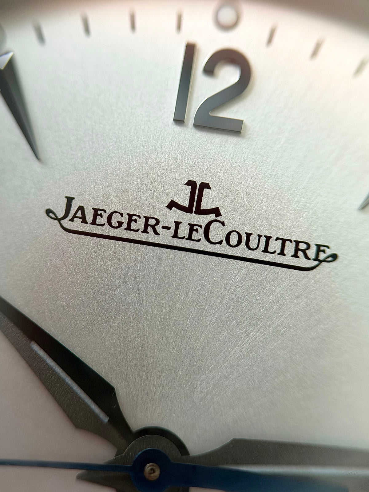 Jaeger-LeCoultre Master Control Automatic Silver Dial on Bracelet 147.8.37.s Full Set