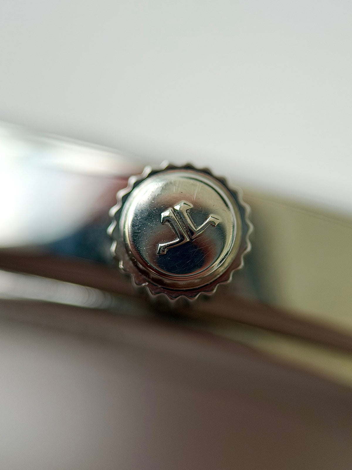 Jaeger-LeCoultre Master Control Automatic Silver Dial on Bracelet 147.8.37.s Full Set