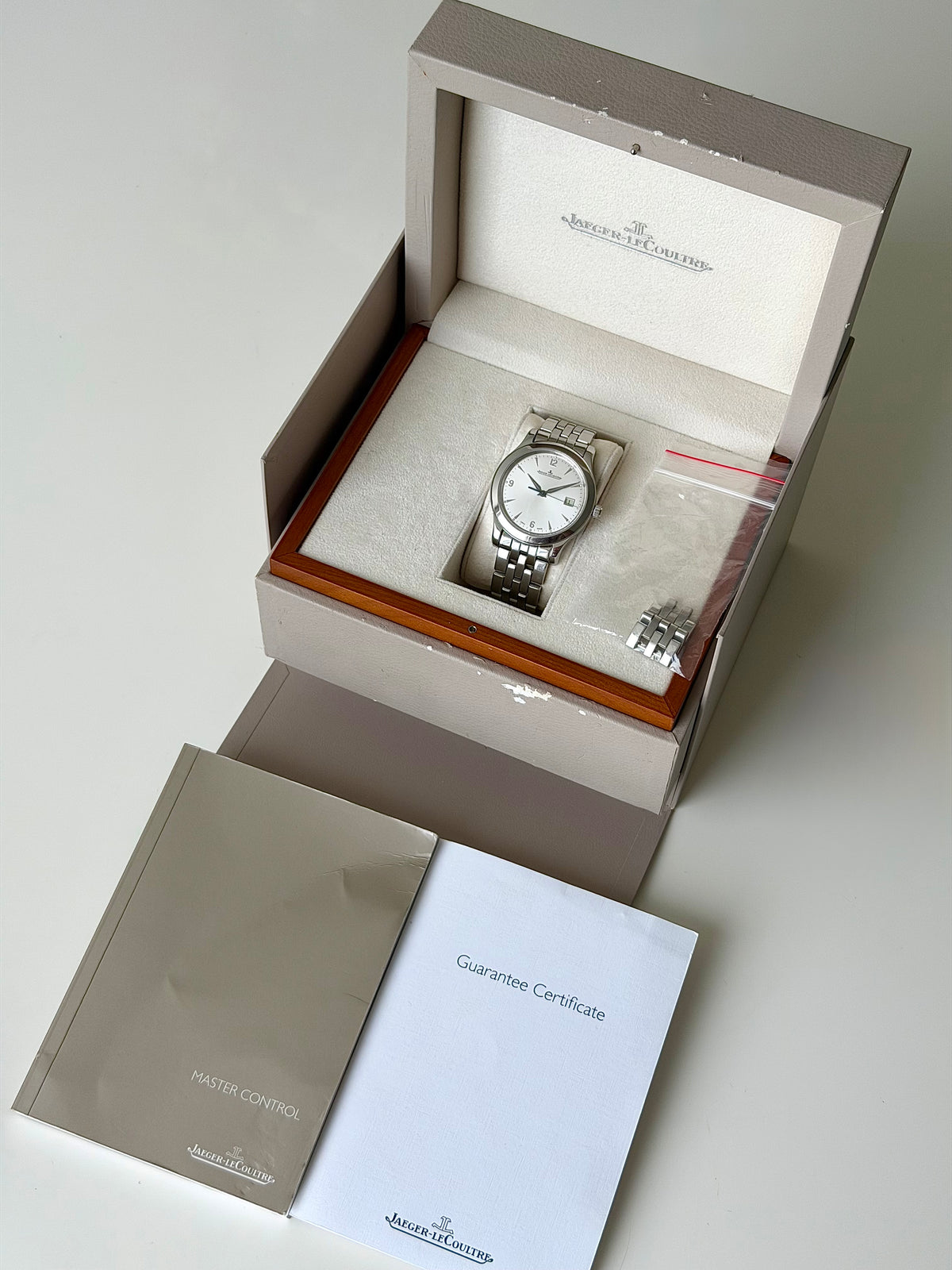 Jaeger-LeCoultre Master Control Automatic Silver Dial on Bracelet 147.8.37.s Full Set